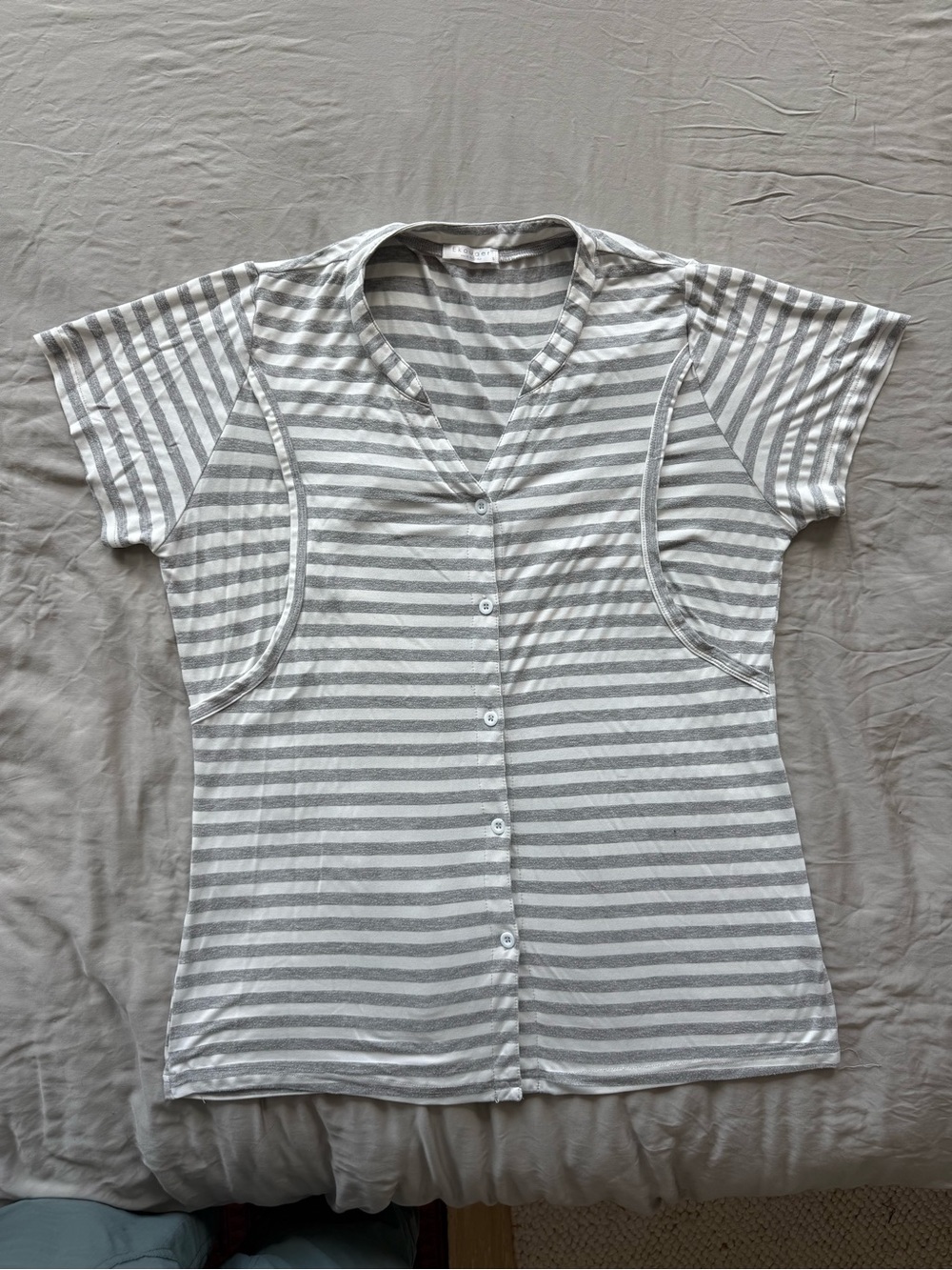 Ekouaer Short-Sleeve Nursing Pajama Top in Gray & White Striped